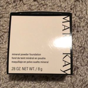 Mary Kay mineral powder ivory .5